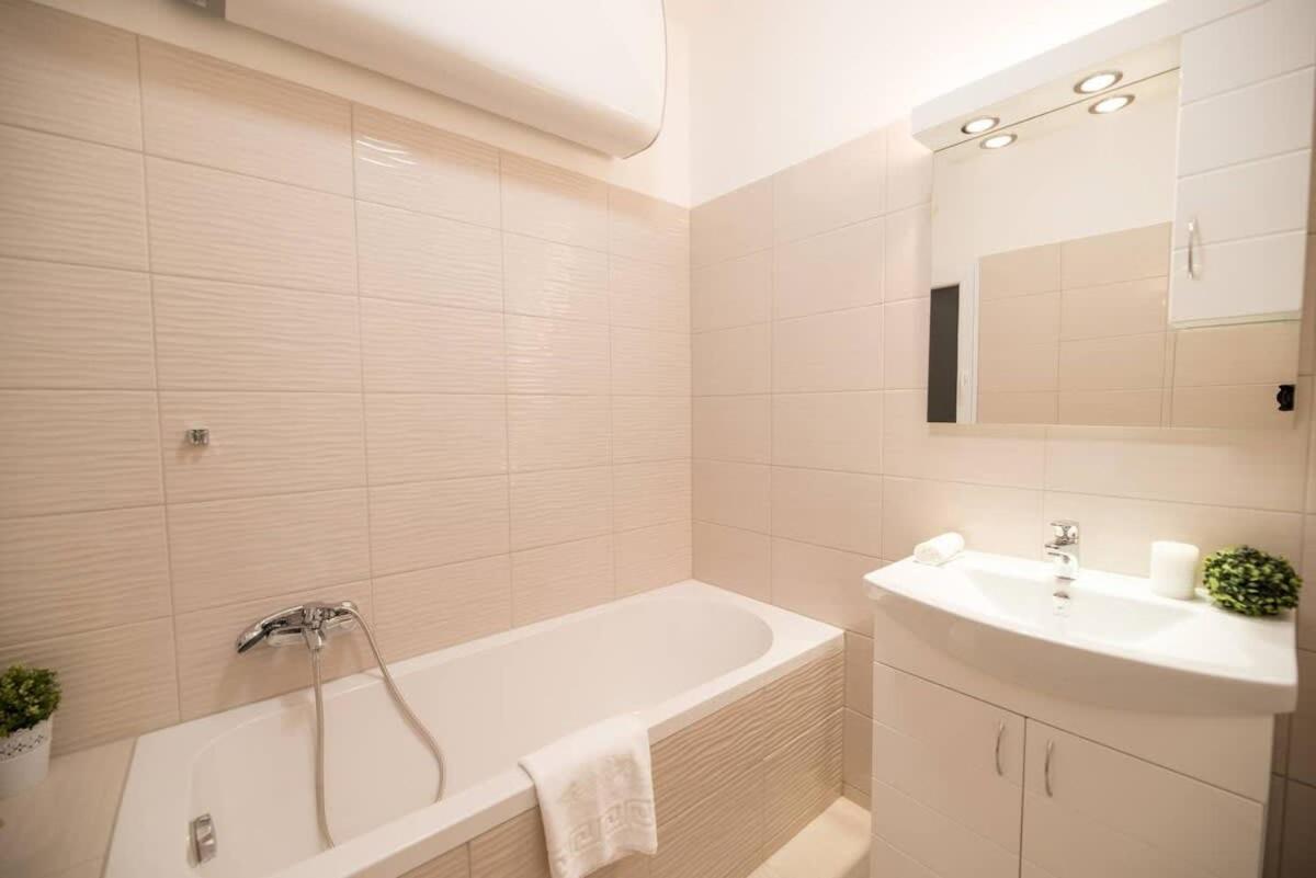 בודפשט Trendy Central Apartment At Castle מראה חיצוני תמונה